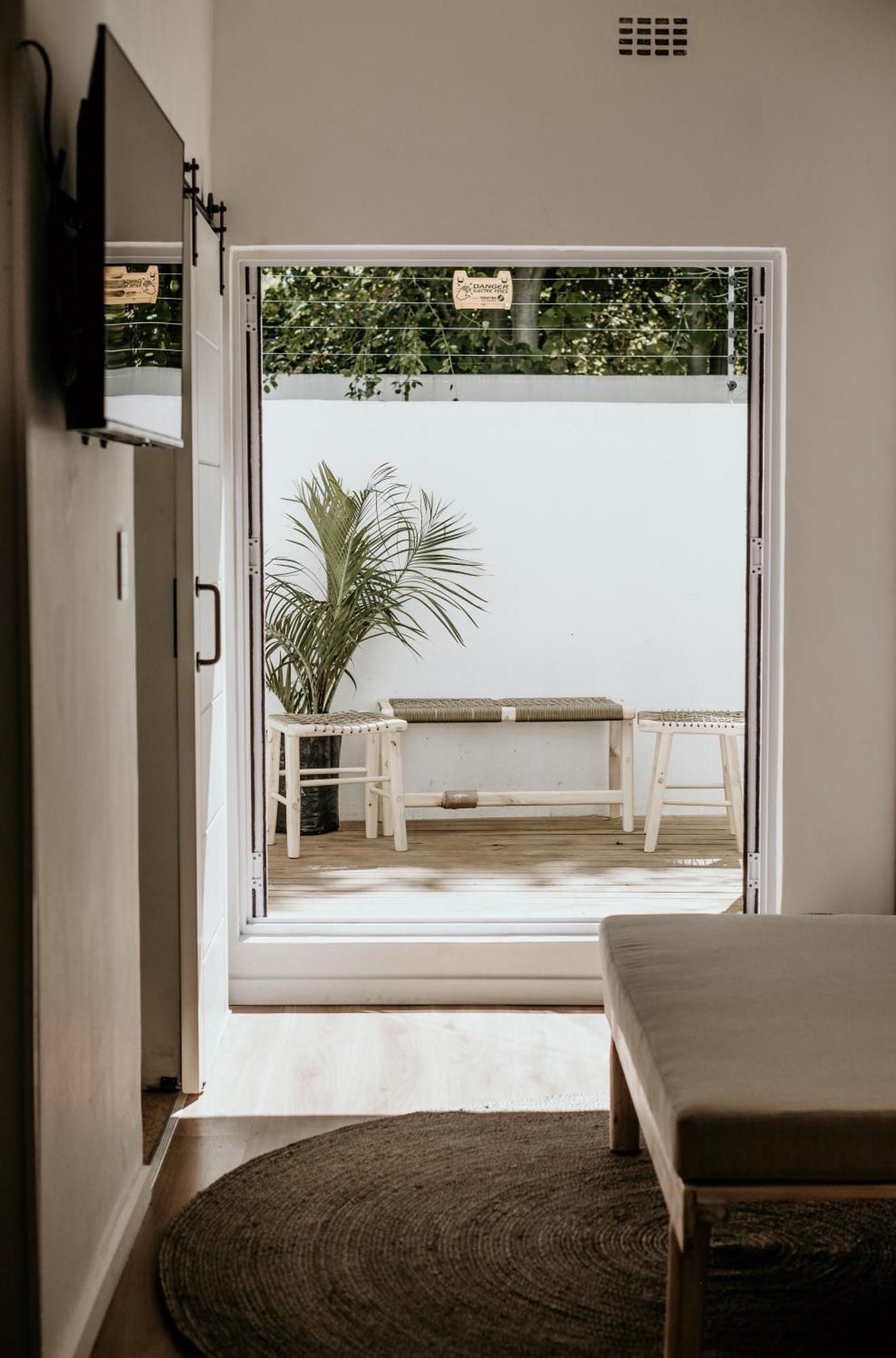 107 Dorpstraat Boutique Hotel Stellenbosch Bagian luar foto